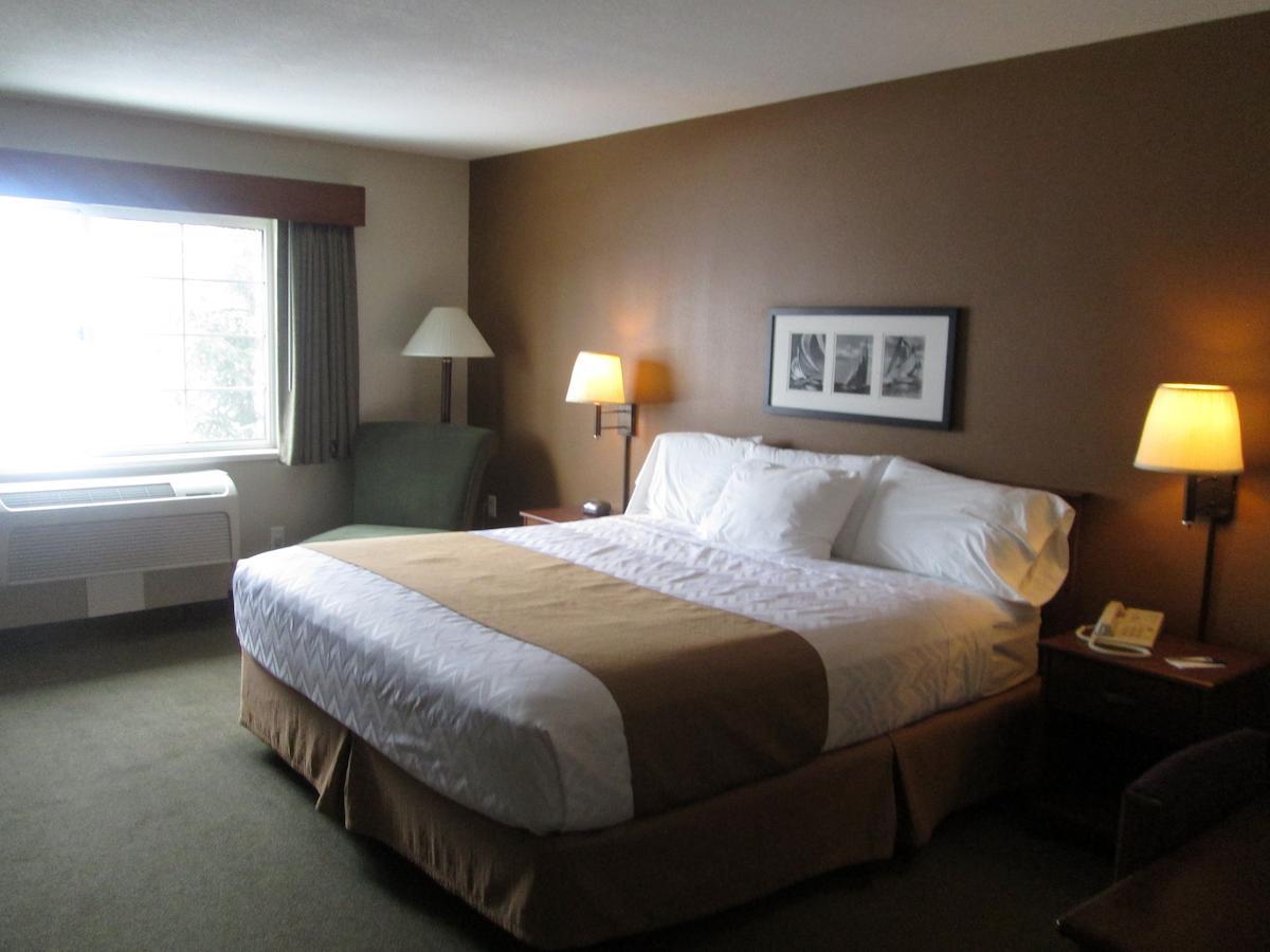 อเมริกอินน์ บาย วินด์แฮม ชาร์ลวอยซ์ Hotel Charlevoix ภายนอก รูปภาพ