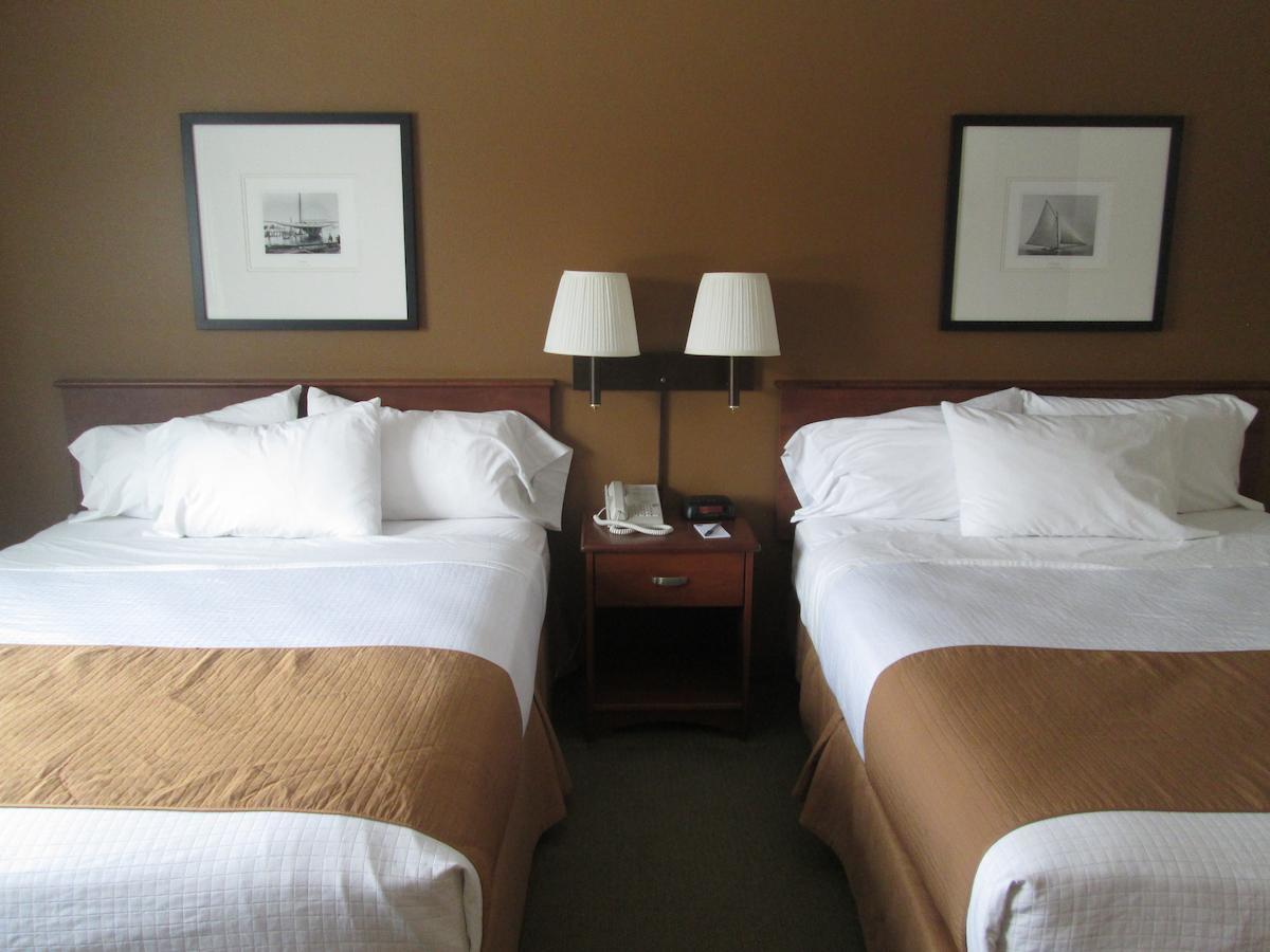 อเมริกอินน์ บาย วินด์แฮม ชาร์ลวอยซ์ Hotel Charlevoix ภายนอก รูปภาพ