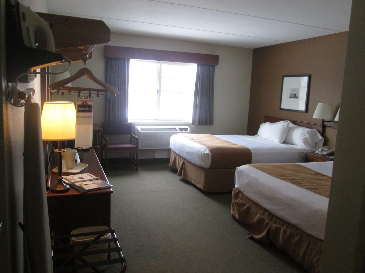 อเมริกอินน์ บาย วินด์แฮม ชาร์ลวอยซ์ Hotel Charlevoix ภายนอก รูปภาพ