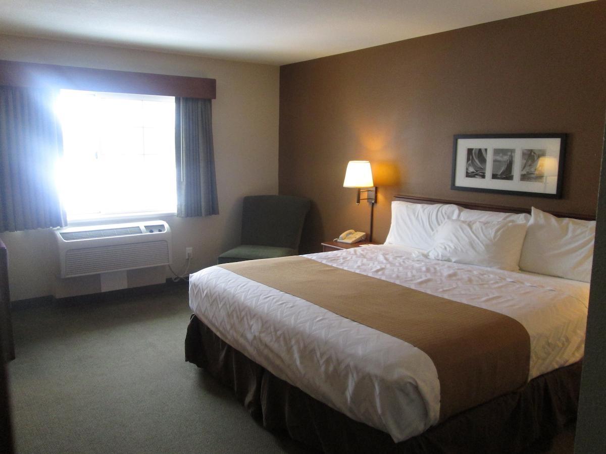 อเมริกอินน์ บาย วินด์แฮม ชาร์ลวอยซ์ Hotel Charlevoix ภายนอก รูปภาพ