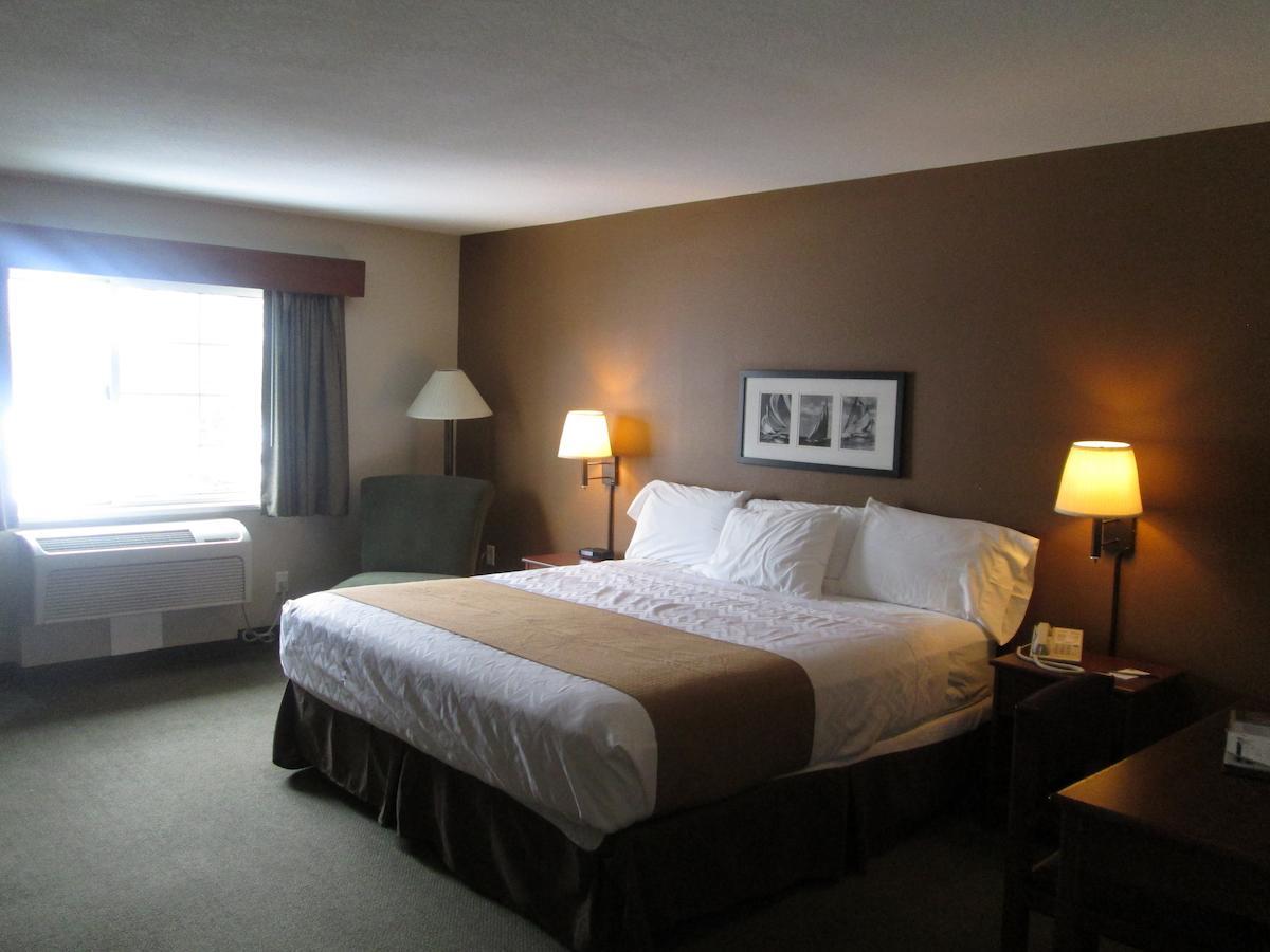 อเมริกอินน์ บาย วินด์แฮม ชาร์ลวอยซ์ Hotel Charlevoix ภายนอก รูปภาพ