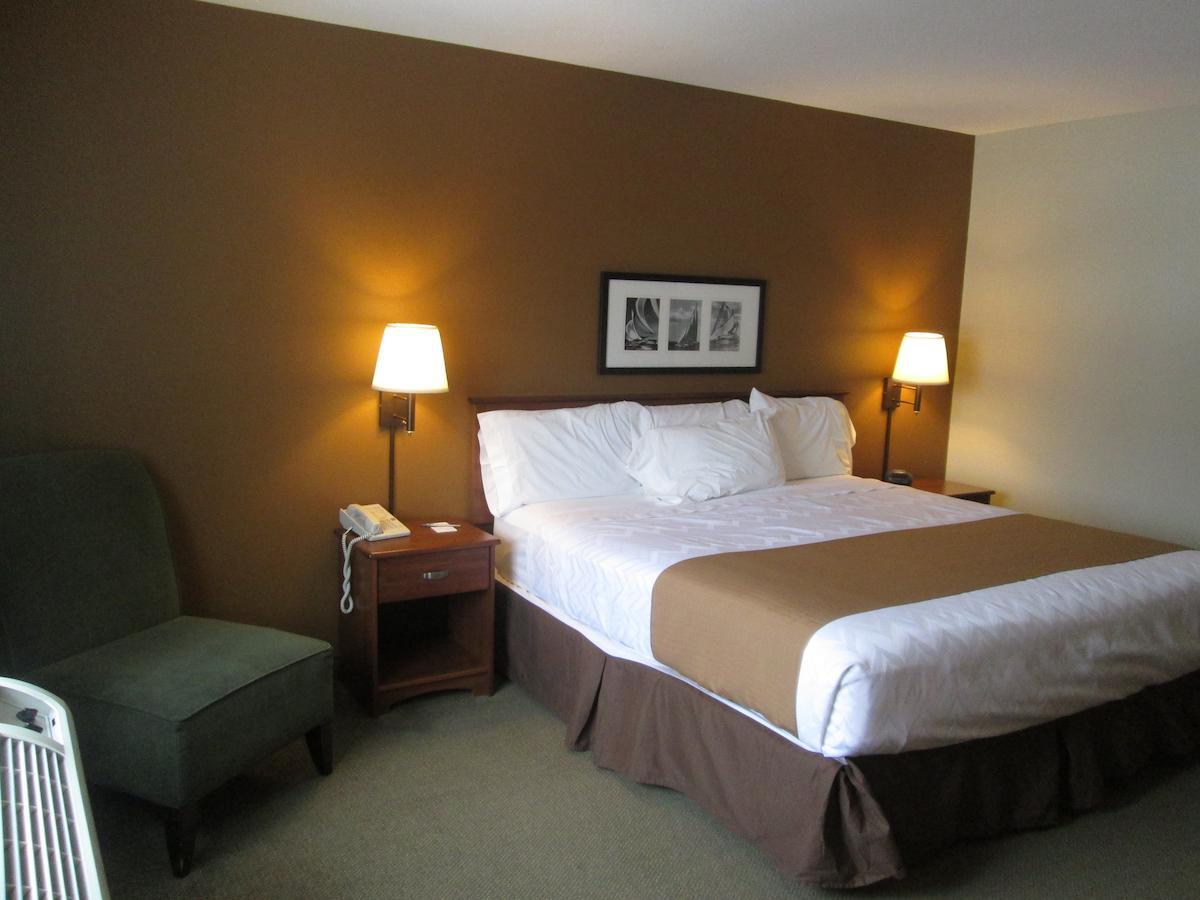 อเมริกอินน์ บาย วินด์แฮม ชาร์ลวอยซ์ Hotel Charlevoix ภายนอก รูปภาพ