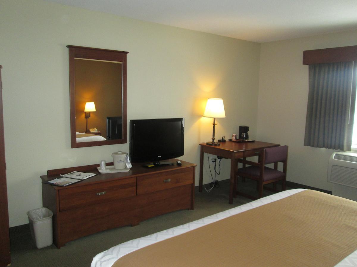 อเมริกอินน์ บาย วินด์แฮม ชาร์ลวอยซ์ Hotel Charlevoix ภายนอก รูปภาพ